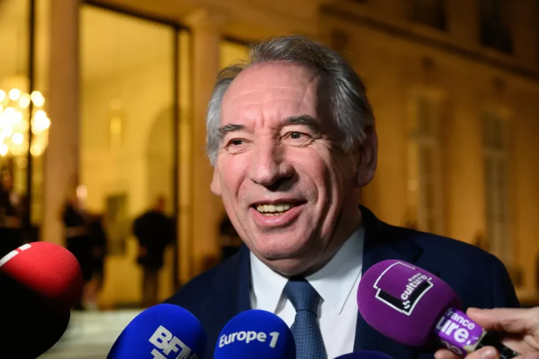 Procès de François Bayrou le patron du MoDem reposéé "au bénéfice du